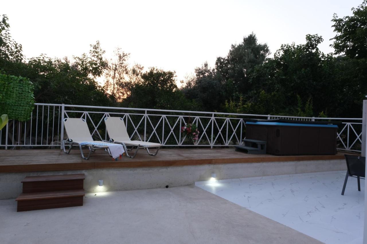 Luxury Fani House Next To Harbor Area With Jacuzzi Apartment Paphos Bagian luar foto