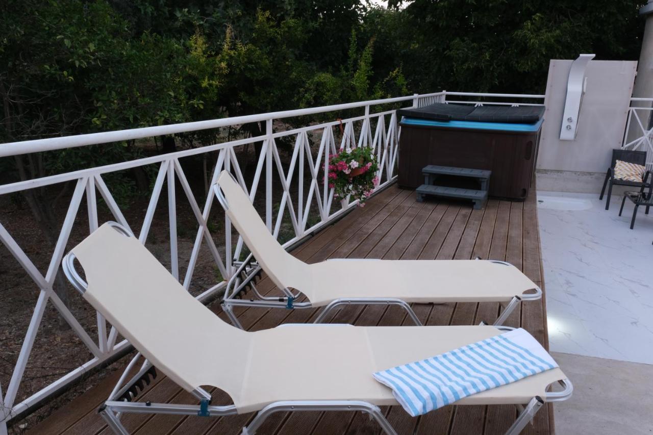Luxury Fani House Next To Harbor Area With Jacuzzi Apartment Paphos Bagian luar foto