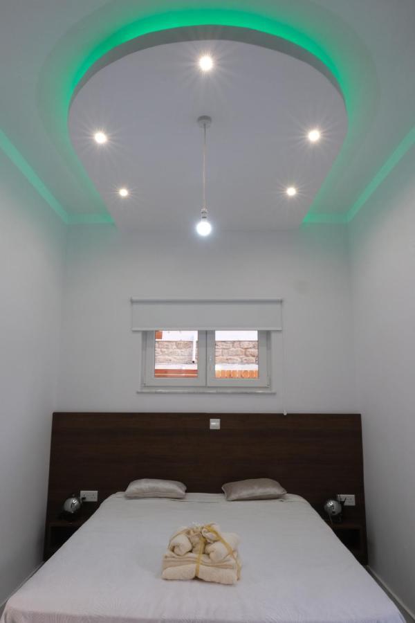 Luxury Fani House Next To Harbor Area With Jacuzzi Apartment Paphos Bagian luar foto