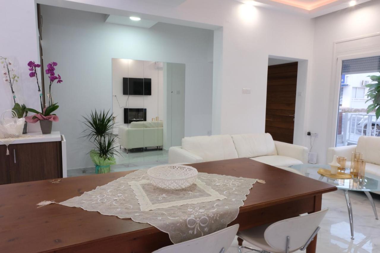 Luxury Fani House Next To Harbor Area With Jacuzzi Apartment Paphos Bagian luar foto
