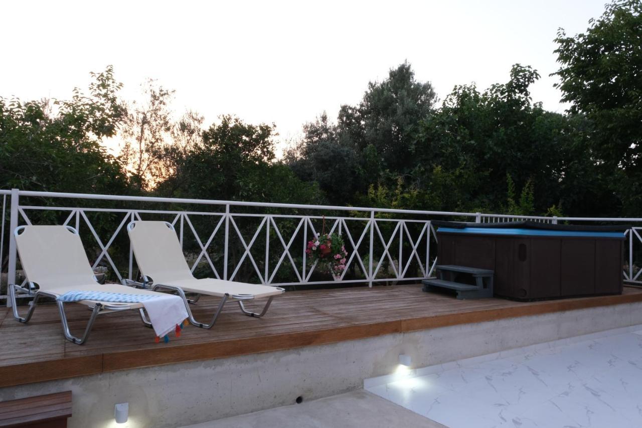 Luxury Fani House Next To Harbor Area With Jacuzzi Apartment Paphos Bagian luar foto